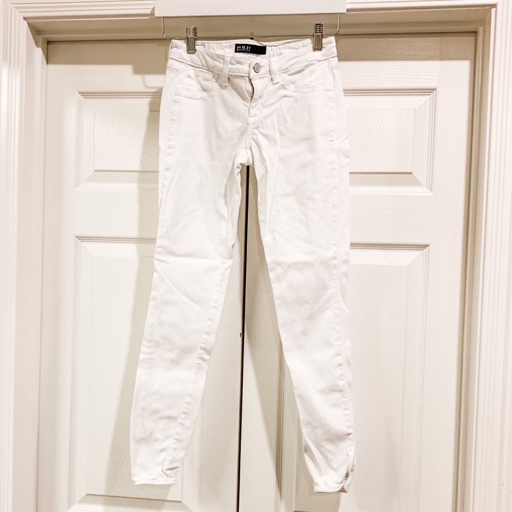 Design Lab White Skinny Jeans with Side Slits - Picture 2 of 5